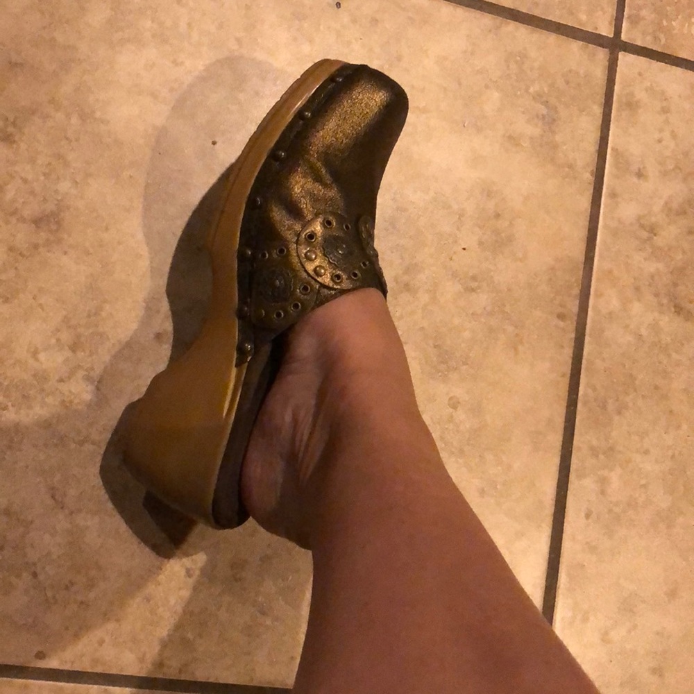 Shoes - Picture 7 of 10